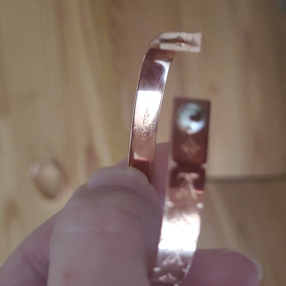 LOUIE VUITTON HOOP EARRINGS - Picture 3 of 4